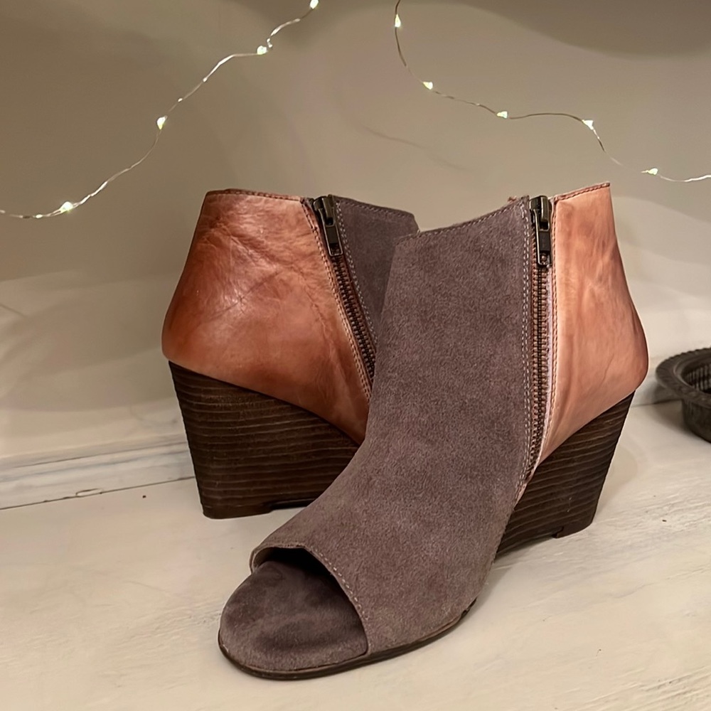 Diba True In Sider 9.5 two tone open toe wedge